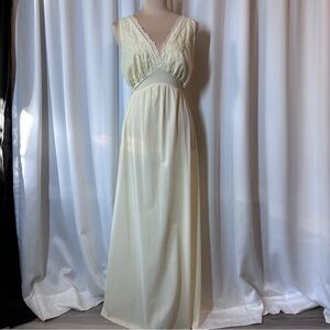 BEAUTIFUL VTG 60s VAN RAALTE SUAVETTE SLIP DRESS GOWN SZ 38 SOFT YELLOW LACE TIE